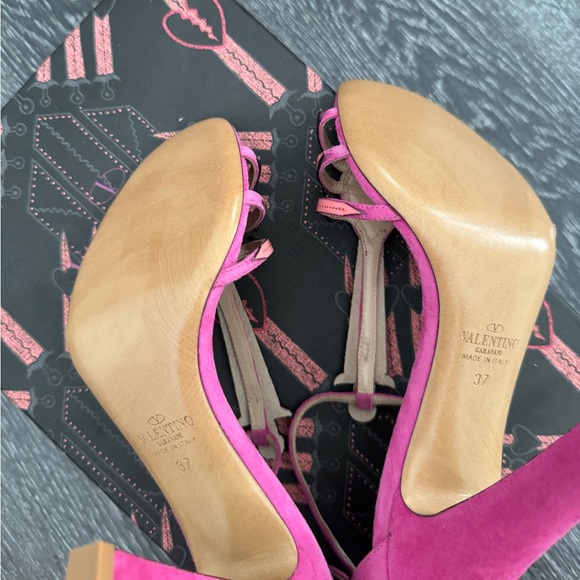 Valentino Love Blade pink suede t-strap pump - Picture 5 of 5